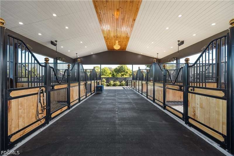 6 bedroom SingleFamilyResidence at 21531 N River Rd, Alva, Alva — photo 1