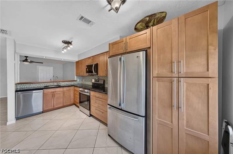 2 bedroom Attached at 13144 Burningtree Ave, Compass Pointe, Fort Myers — photo 2