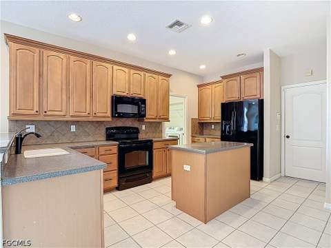 2798 Via Piazza Loop, Fort Myers FL - photo 16 of 45