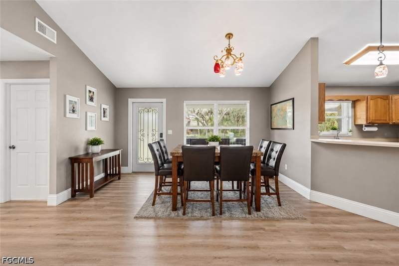 3 bedroom SingleFamilyResidence at 311 S Oak St, Labelle, Labelle — photo 4