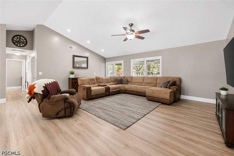 3 bedroom SingleFamilyResidence at 311 S Oak St, Labelle, Labelle — photo 5