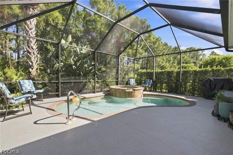 2 bedroom SingleFamilyResidence at 10694 Camarelle Cir, Camarelle, Fort Myers — photo 3