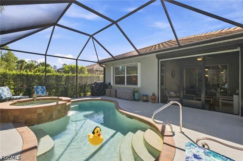 2 bedroom SingleFamilyResidence at 10694 Camarelle Cir, Camarelle, Fort Myers — photo 4
