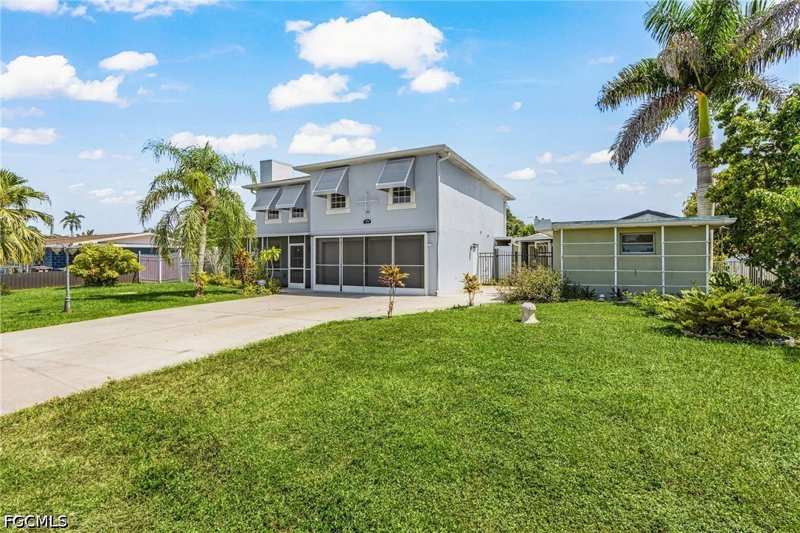 5 bedroom SingleFamilyResidence at 104 Davis Rd, Lehigh Acres, Lehigh Acres — photo 1