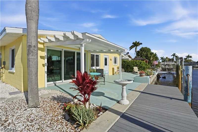 2 bedroom SingleFamilyResidence at 2607 Bayshore Dr, Island Harbors, Matlacha — photo 1
