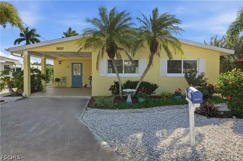 2 bedroom SingleFamilyResidence at 2607 Bayshore Dr, Island Harbors, Matlacha — photo 3