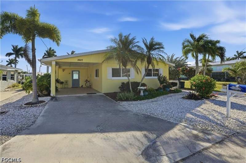 2 bedroom SingleFamilyResidence at 2607 Bayshore Dr, Island Harbors, Matlacha — photo 4