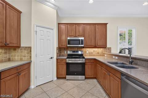 12144 Ledgewood Cir, Fort Myers FL - photo 6 of 37