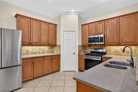 12144 Ledgewood Cir, Fort Myers FL - photo 7 of 37