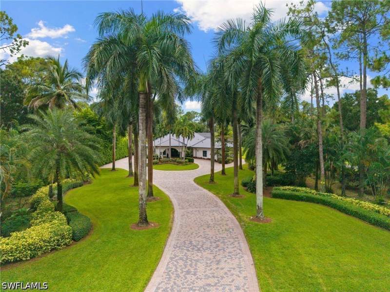 6 bedroom SingleFamilyResidence at 4860 Sycamore Dr, Logan Woods, Naples — photo 2