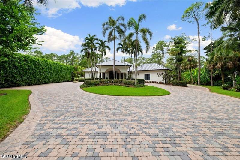 6 bedroom SingleFamilyResidence at 4860 Sycamore Dr, Logan Woods, Naples — photo 3