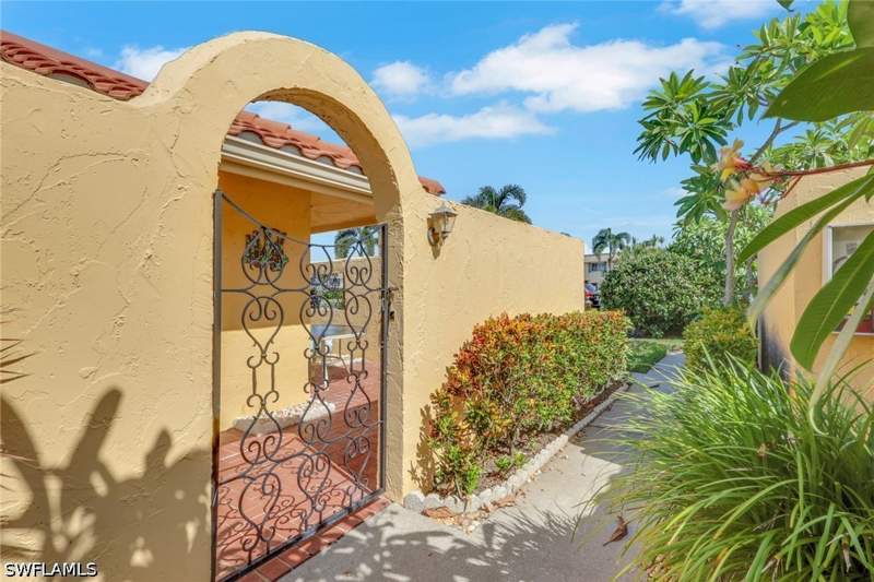 2 bedroom Attached at 116 Harrison Rd 3, Glades Country Club, Naples — photo 2