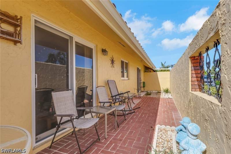 2 bedroom Attached at 116 Harrison Rd 3, Glades Country Club, Naples — photo 4