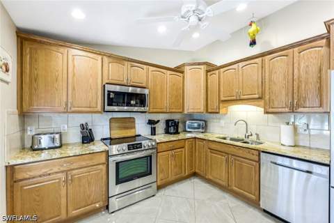 194 Albi Rd 8, Naples FL - photo 6 of 17