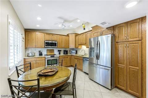 194 Albi Rd 8, Naples FL - photo 8 of 17