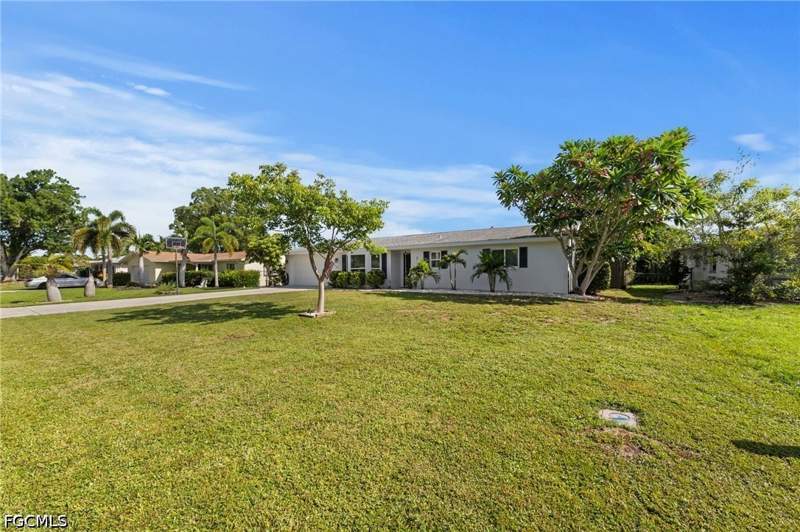 3 bedroom SingleFamilyResidence at 871 Entrada Dr S, Palm City Park, Fort Myers — photo 2