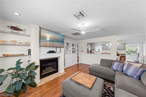 871 Entrada Dr S, Fort Myers FL - photo 7 of 31
