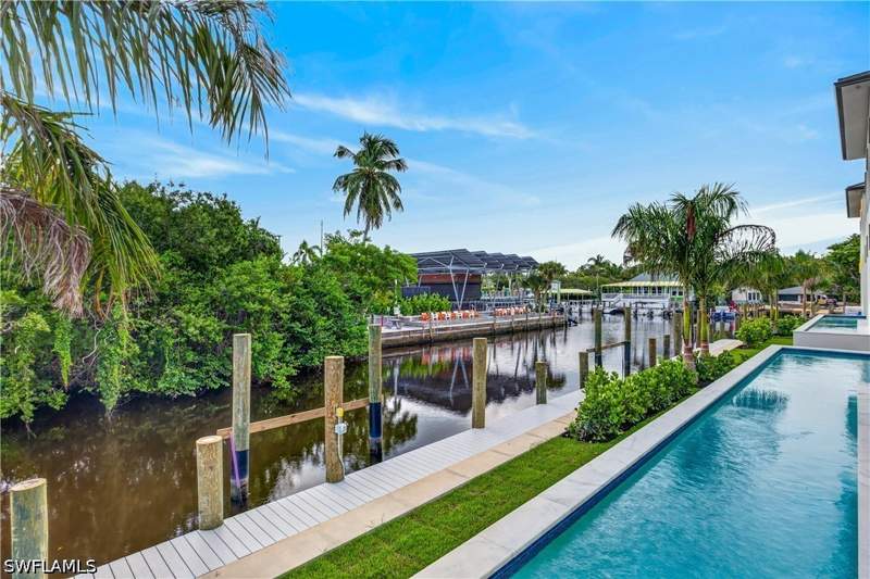 4 bedroom SingleFamilyResidence at 2949 Cypress St, Demere Landing, Naples — photo 3