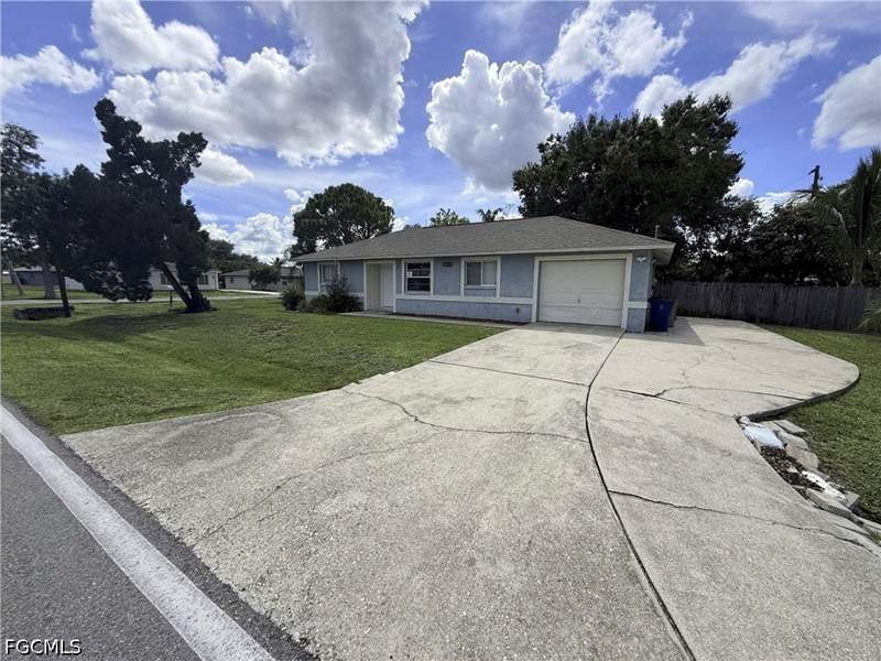 3 bedroom SingleFamilyResidence at 2511 W Cypress Ave, Fort Myers Shores, Fort Myers — photo 2