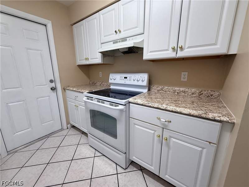 3 bedroom SingleFamilyResidence at 2511 W Cypress Ave, Fort Myers Shores, Fort Myers — photo 4