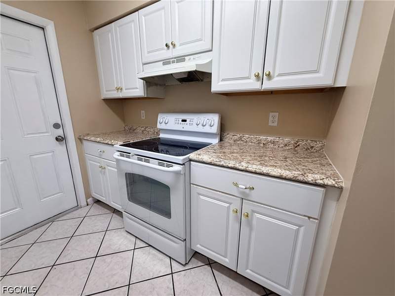 3 bedroom SingleFamilyResidence at 2511 W Cypress Ave, Fort Myers Shores, Fort Myers — photo 5