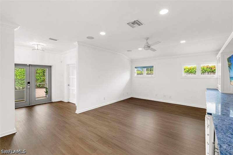 4 bedroom SingleFamilyResidence at 1128 Hilltop Dr, Hilltop, Naples — photo 3
