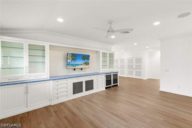 4 bedroom SingleFamilyResidence at 1128 Hilltop Dr, Hilltop, Naples — photo 4