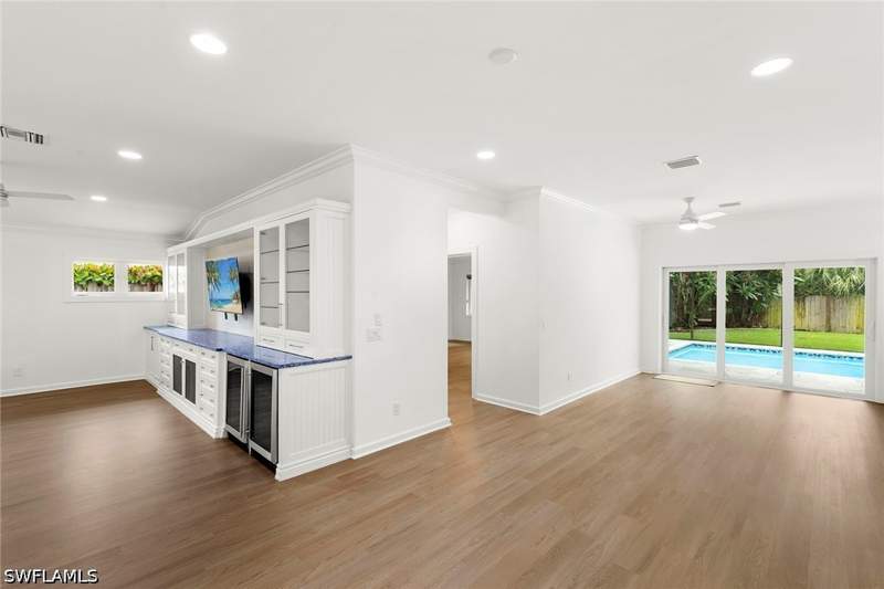 4 bedroom SingleFamilyResidence at 1128 Hilltop Dr, Hilltop, Naples — photo 5