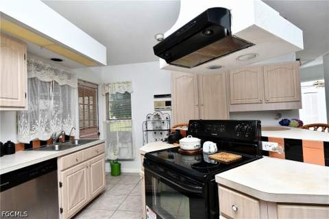 237 Lauberge Ct, Lehigh Acres FL - photo 14 of 35