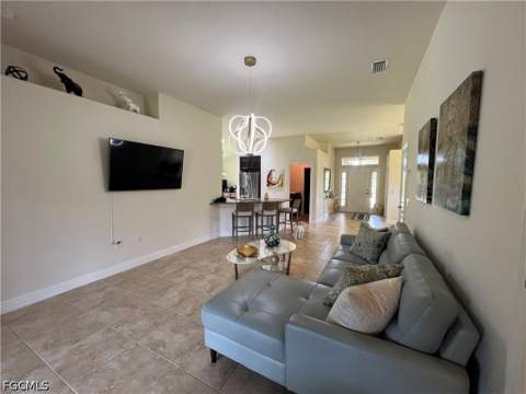 555 Sargent St, Lehigh Acres FL - photo 7 of 28