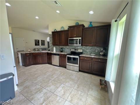 555 Sargent St, Lehigh Acres FL - photo 9 of 28