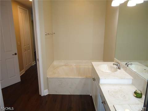 15940 Prentiss Pointe Cir 101, Fort Myers FL - photo 12 of 34