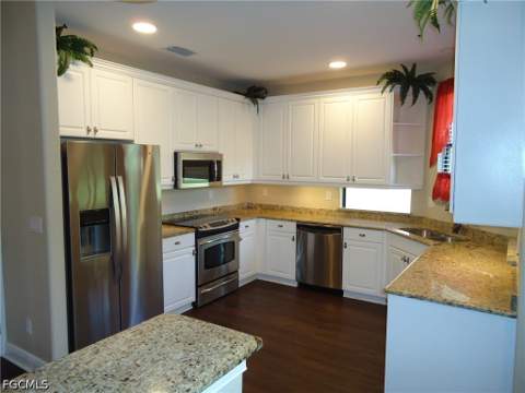 15940 Prentiss Pointe Cir 101, Fort Myers FL - photo 8 of 34