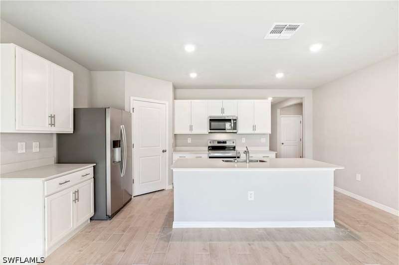 4 bedroom SingleFamilyResidence at 5215 Butte St, Lehigh Acres, Lehigh Acres — photo 4