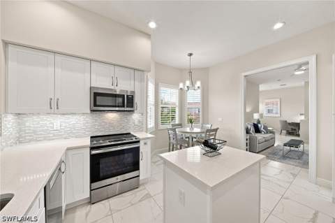 605 El Camino Real 14202, Naples FL - photo 12 of 39