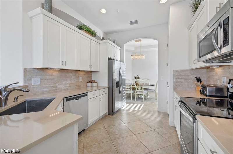 3 bedroom Condominium at 10251 Glastonbury Cir 201, Somerset, Fort Myers — photo 4