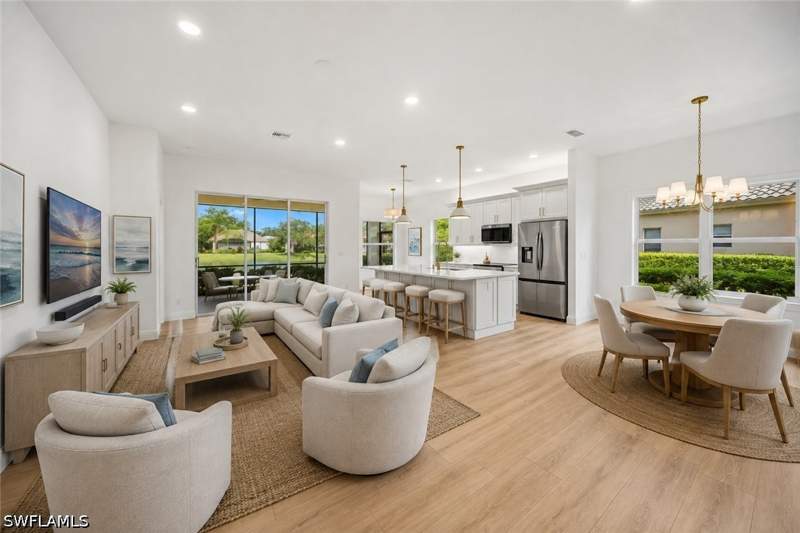 4 bedroom Attached at 878 Vistana Cir, Villa Vistana, Naples — photo 4