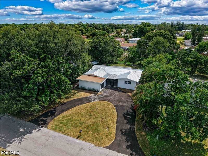 4 bedroom SingleFamilyResidence at 367 Rosemont Dr, Rainbow Groves, Fort Myers — photo 1