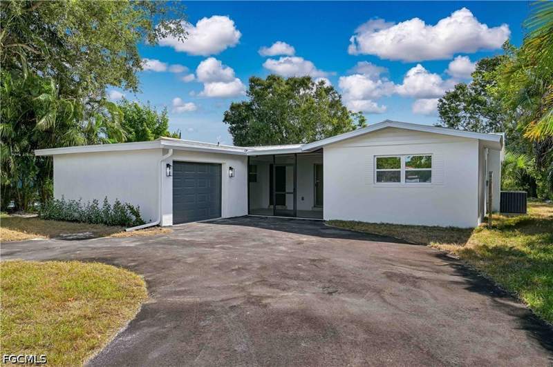 4 bedroom SingleFamilyResidence at 367 Rosemont Dr, Rainbow Groves, Fort Myers — photo 2