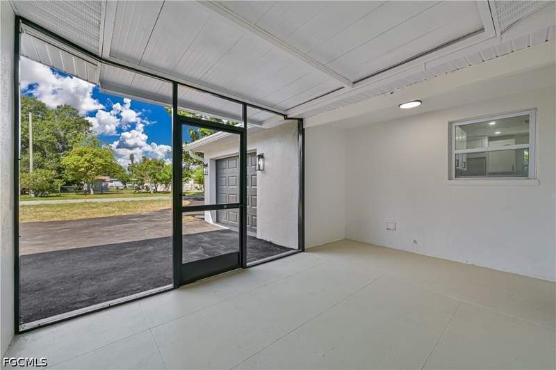 4 bedroom SingleFamilyResidence at 367 Rosemont Dr, Rainbow Groves, Fort Myers — photo 3