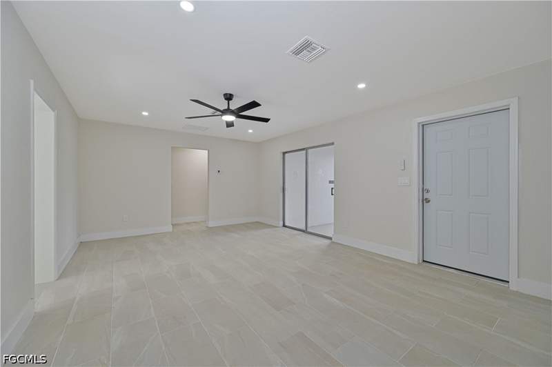 4 bedroom SingleFamilyResidence at 367 Rosemont Dr, Rainbow Groves, Fort Myers — photo 4