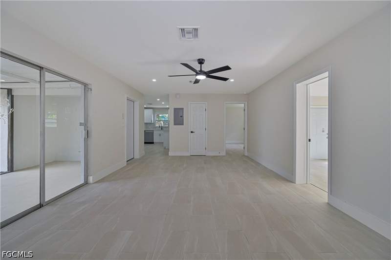 4 bedroom SingleFamilyResidence at 367 Rosemont Dr, Rainbow Groves, Fort Myers — photo 5