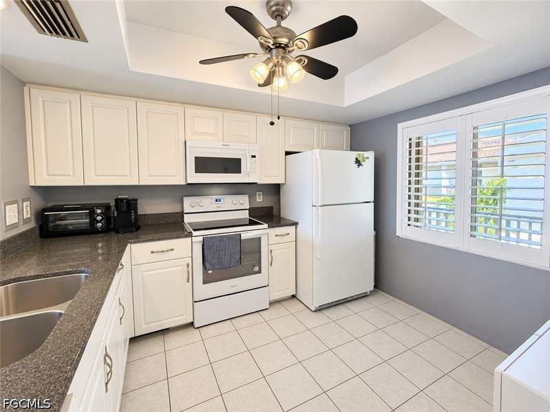 2 bedroom Condominium at 11220 Caravel Cir 308, Terrace, Fort Myers — photo 2