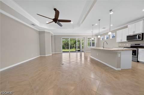 8051 Venetian Pointe Dr, Fort Myers FL - photo 10 of 49