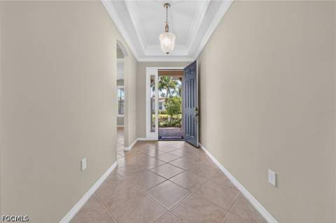 8051 Venetian Pointe Dr, Fort Myers FL - photo 9 of 49