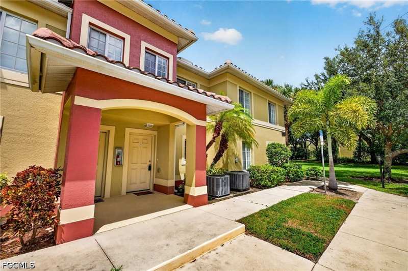 2 bedroom Townhouse at 9400 Ivy Brook Run 108, Village Of Stoneybrook, Fort Myers — photo 1