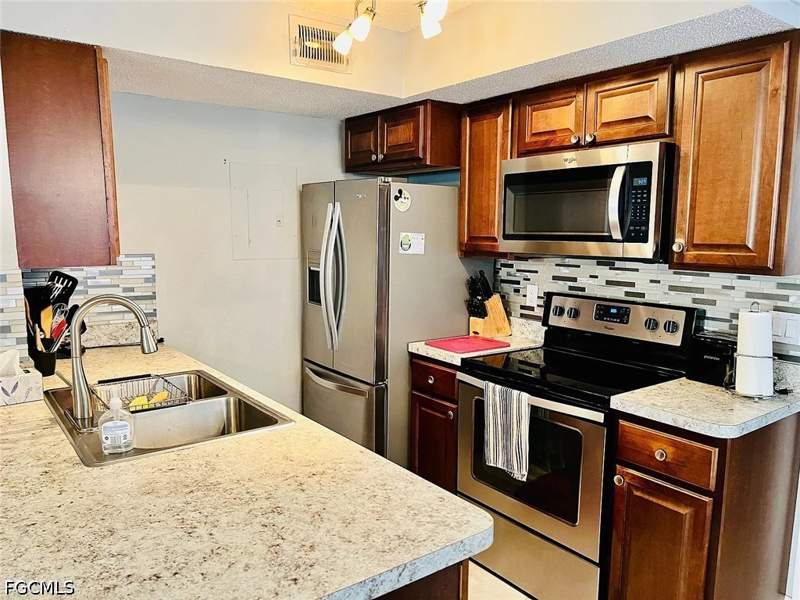 2 bedroom Condominium at 12630 Equestrian Cir 1801, Venetian Palms, Fort Myers — photo 3