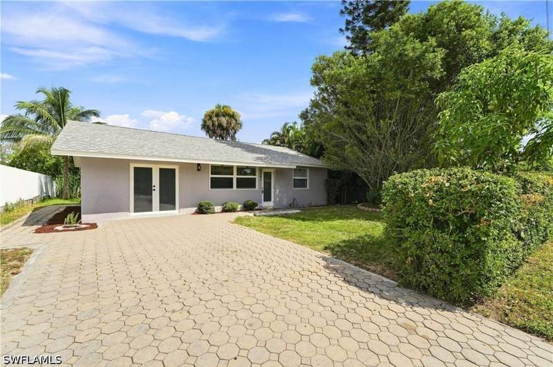 3 bedroom SingleFamilyResidence at 5341 Martin St, Naples Manor, Naples — photo 5