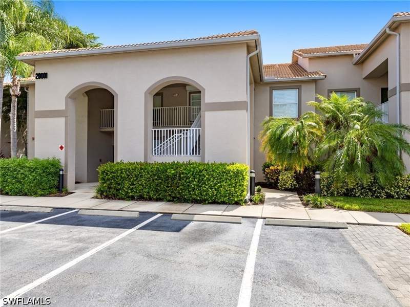 2 bedroom Condominium at 20001 Barletta Ln 2011, Barletta, Estero — photo 2