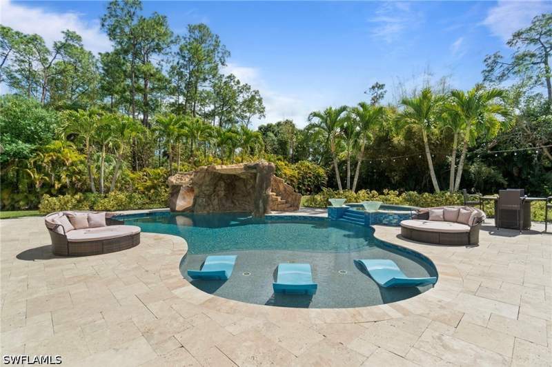 5 bedroom SingleFamilyResidence at 5420 Boxwood Way, Logan Woods, Naples — photo 3